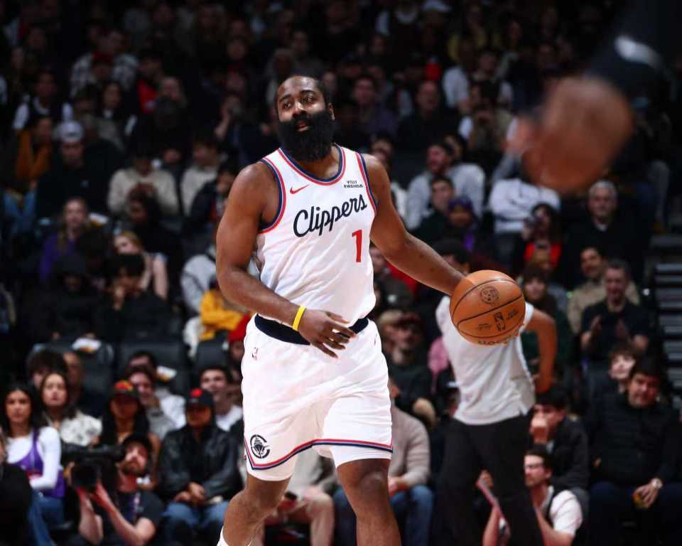 bob半岛体育官方网站-冲进前十！小卡伤停快船加时险胜猛龙 哈登31+10连中关键球